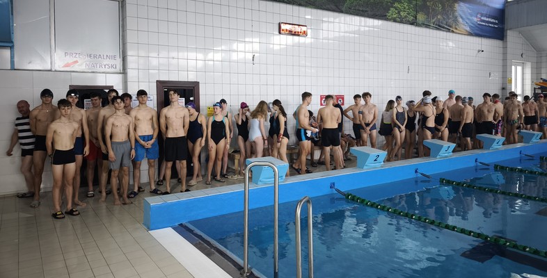 Mistrzostwa Powiatu Wieluńskiego Szkół  Ponadpodstawowych w pływaniu, rozegeane w ramach Licealiady 