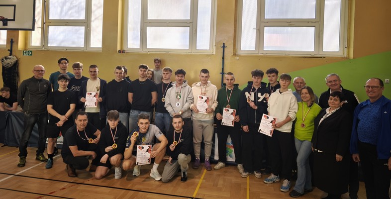 MISTRZOSTWA POWIATU WIELUŃSKIEGO W   TENISIE STOŁOWYM CHŁOPCÓW I DZIEWCZĄT LICEALIADA 2025/26