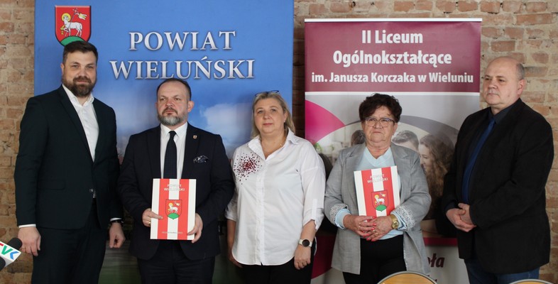 Podpisanie umowy na poprawę efektywności energetycznej budynku II LO